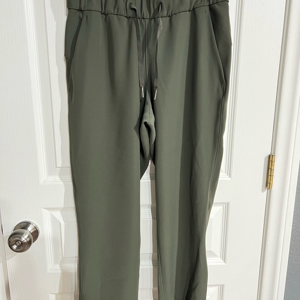 lululemon athletica Green Capris Pants